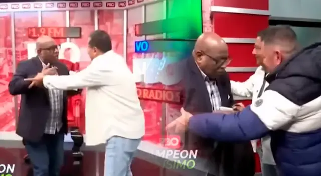 Elejalder Godos se molestó y se quiso retirar del estudio de TV.