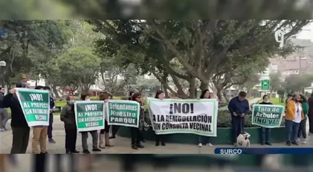 Vecinos de Surco protestando en contra de la remodelación de uno de sus parques