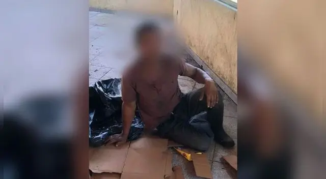 El hombre no pensó que lo confundirían con un cadáver por taparse con bolsas. El hombre no pensó que lo confundirían con un cadáver por taparse con bolsas.