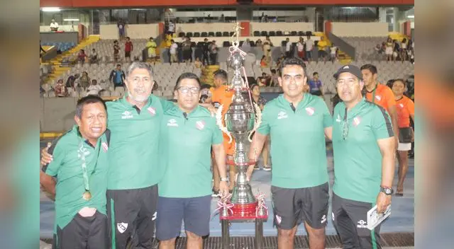 Espera Estudiantil CNI llevarse el trofeo de campeón de la Copa Perú . Espera Estudiantil CNI llevarse el trofeo de campeón de la Copa Perú .