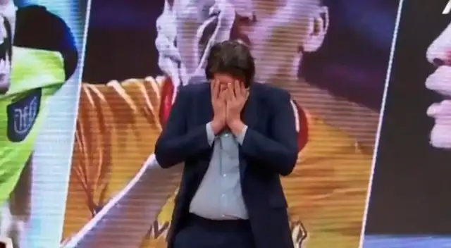 Paco Bazán llora por la no clasificación de Perú. Paco Bazán llora por la no clasificación de Perú.