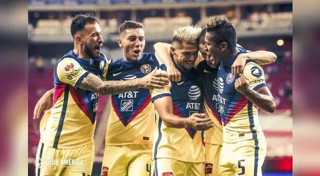 Festejo de Pedro Aquino tras la victoria del América ante Los Chivas