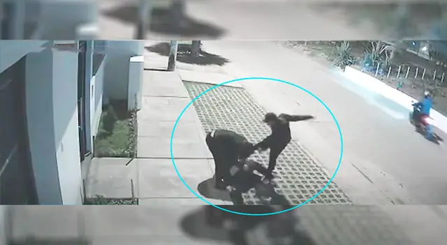 Sujetos captados pateando a su víctima en el suelo