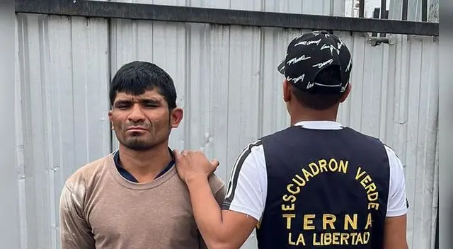 Sujeto fue trasladado a la comisaría. Sujeto fue trasladado a la comisaría.