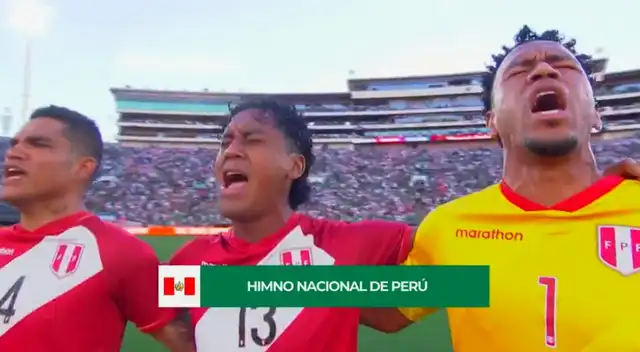 La bicolor por ser visitante inició primero en entonar el himno.