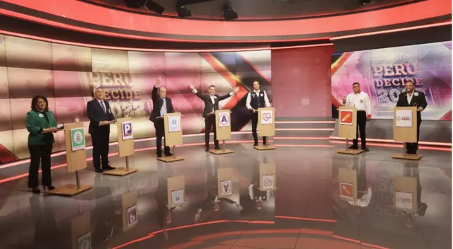 Siete candidatos a la alcaldía de Lima participando en debate organizado por Latina Siete candidatos a la alcaldía de Lima participando en debate organizado por Latina