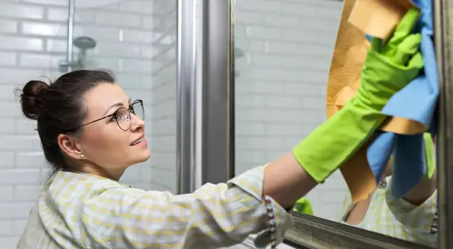 Conoce los mejores trucos caseros para dejar limpio tu espejo. Conoce los mejores trucos caseros para dejar limpio tu espejo.