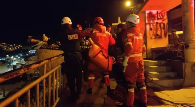 El hecho ocurrió a las 9 de la noche, hora en que las alarmas de emergencia sonaron porque dos personas se habían caído.