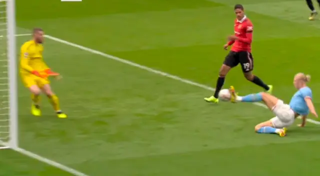 Haaland y su doblete para el 3-0 del Manchester City ante Manchester United. Haaland y su doblete para el 3-0 del Manchester City ante Manchester United.