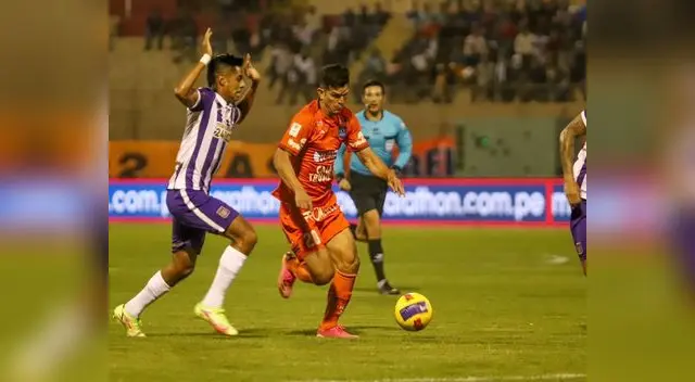 "Los poetas" suman tres puntos importantes en la Liga 1 tras ganar a los íntimos.