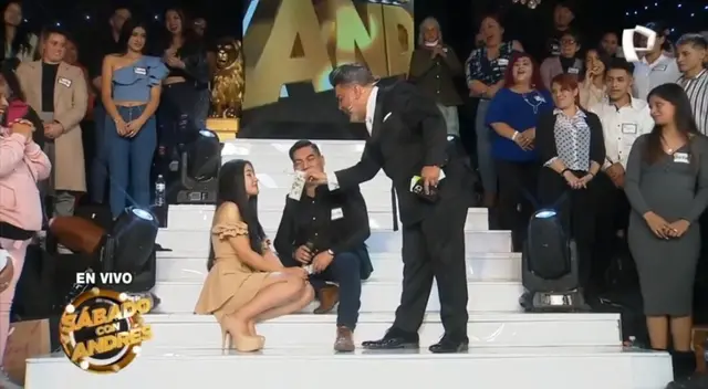 Andrés Hurtado ofrece dinero a dos jóvenes EN VIVO