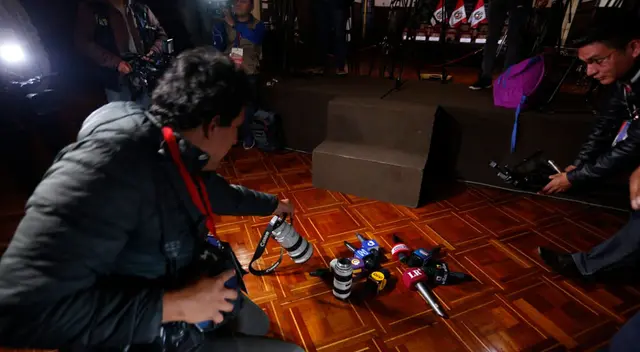 Pedro Castillo no permitió que los medios peruanos ingrese a la conferencia de prensa.