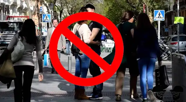 Conoce en qué país está prohibido dar besos en plena vía pública.