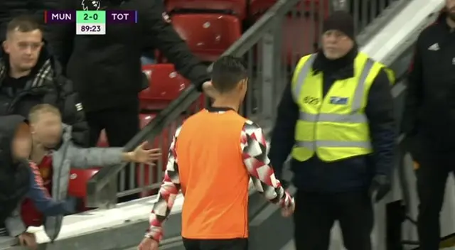 Manchester United y Tottenham se enfrentaron por la Premier League y Cristiano Ronaldo captó la atención con reacción. Manchester United y Tottenham se enfrentaron por la Premier League y Cristiano Ronaldo captó la atención con reacción.