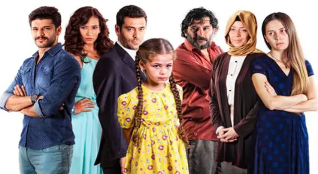 Isabella Damla Güvenilir es la actriz que da vida a Elif. Isabella Damla Güvenilir es la actriz que da vida a Elif.