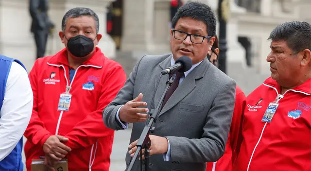 Jorge López fue despedido por favorece a su esposa con compra de casa.