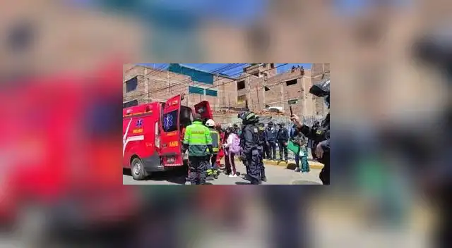 Escolares fueron auxiliadas y trasladadas al hospital.