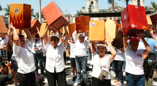El cajón peruano se creó tras la conquista de los españoles. El cajón peruano se creó tras la conquista de los españoles.