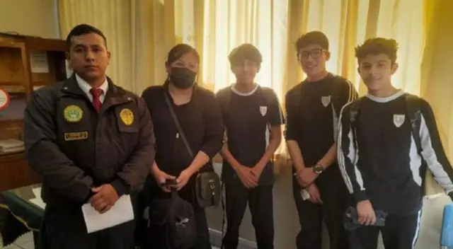 Romero y sus compañeros, que cursan el tercer año de secundaria en la institución educativa, llevaron la lonchera hasta la comisaría de Yanahuara.