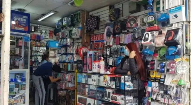 El encargado del lugar contó que en comunicación con propietarios de tiendas aledañas, le habrían comentado que el mismo sujeto constantemente había acudido al lugar pidiendo que le den trabajo. El encargado del lugar contó que en comunicación con propietarios de tiendas aledañas, le habrían comentado que el mismo sujeto constantemente había acudido al lugar pidiendo que le den trabajo.