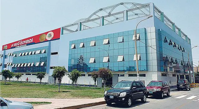 Fachada del colegio Saco Oliveros Fachada del colegio Saco Oliveros