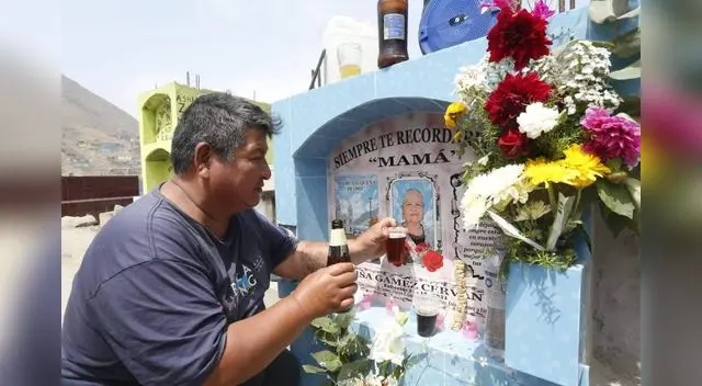 Decenas de ciudadanos acudieron al cementerio a visitar a sus seres queridos Decenas de ciudadanos acudieron al cementerio a visitar a sus seres queridos