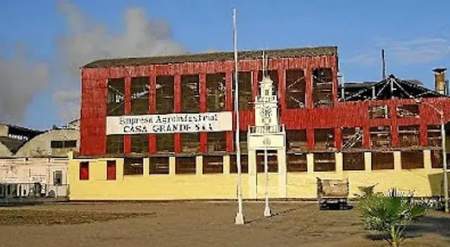 El colaborador fue identificado como Luis Alberto Mestanza Soraluz, quien habría resbalado y chocado su brazo contra una faja acerada de la máquina.