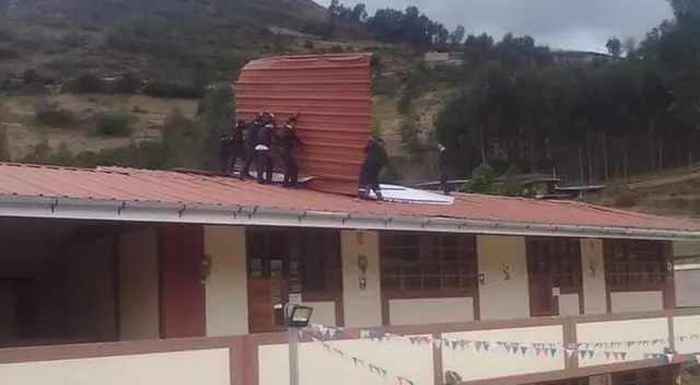 El jefe de la Oficina Defensorial de La Libertad, José Agüero Lovatón, confirmó lo sucedido y ya ha solicitado a las autoridades educativas una exhaustiva investigación. El jefe de la Oficina Defensorial de La Libertad, José Agüero Lovatón, confirmó lo sucedido y ya ha solicitado a las autoridades educativas una exhaustiva investigación.