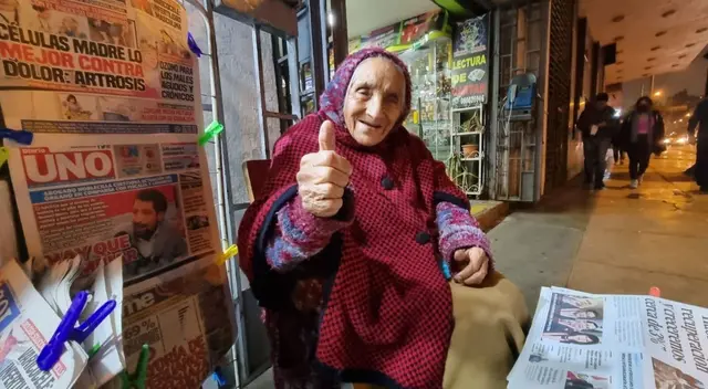 Segunda Lolo Quispe es una mujer viuda que tiene ocho hijos y viene vendiendo periódicos hace 30 años. Segunda Lolo Quispe es una mujer viuda que tiene ocho hijos y viene vendiendo periódicos hace 30 años.