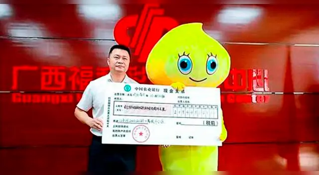Li fue a cobrar el premio mayor de una lotería con un peculiar disfraz para que su familia no se entere.