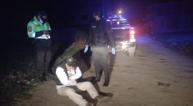 El joven tenía síntomas de haber sido pepeado, por lo que la Policía Nacional del Perú (PNP) llegó hasta el lugar y lo llevó hasta el área de emergencia, donde permanece sin reaccionar aún. El joven tenía síntomas de haber sido pepeado, por lo que la Policía Nacional del Perú (PNP) llegó hasta el lugar y lo llevó hasta el área de emergencia, donde permanece sin reaccionar aún.