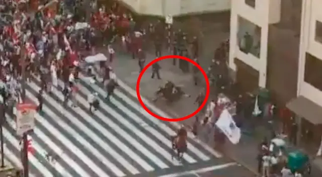 Marcha contra Castillo se radicaliza en la avenida Abancay. Marcha contra Castillo se radicaliza en la avenida Abancay.