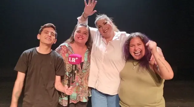 Mónica Torres y Claudia Berninzon se muestras felices con su nueva obra teatral.