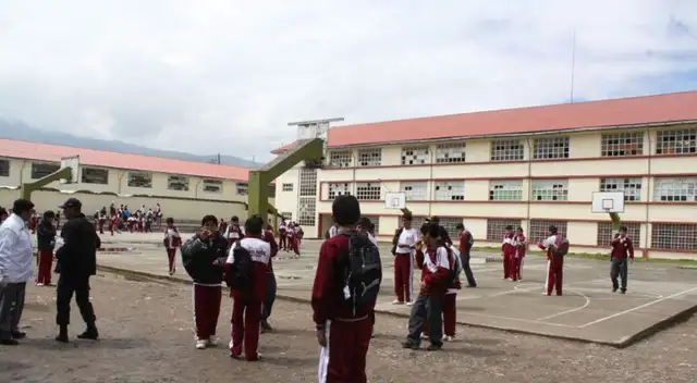 El alumno fue trasladado a un centro de salud de la zona, en donde le realizaron una satura de hasta cuatro puntos.