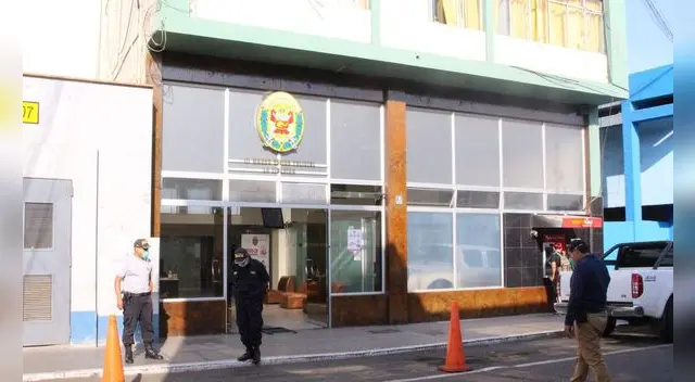 Mujer brinda sus declaraciones sobre el hecho criminal.