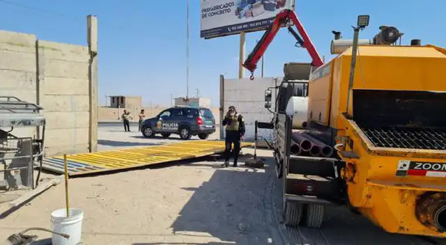 Portón metálico caído que aplastó a trabajador