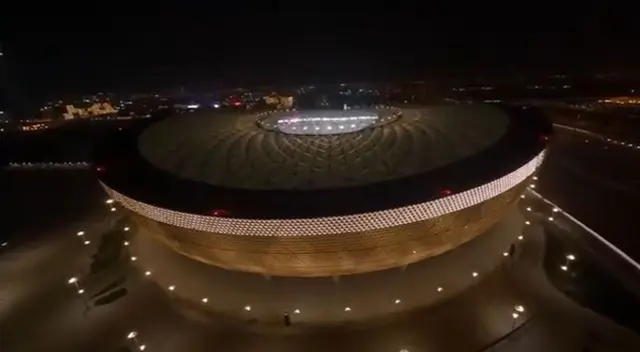 El estadio puede abrirse y cerrarse por completo de acuerdo a las condiciones climáticas. El estadio puede abrirse y cerrarse por completo de acuerdo a las condiciones climáticas.