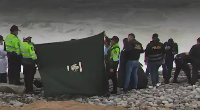 Encuentran cadáver de un hombre en playa Tres Picos de Miraflores a plena luz del día. Encuentran cadáver de un hombre en playa Tres Picos de Miraflores a plena luz del día.