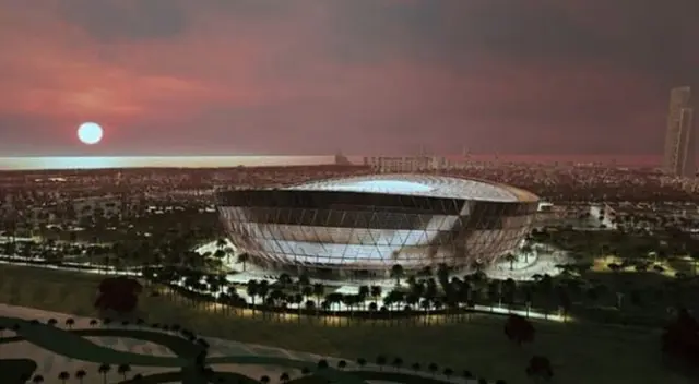 El diseño del estadio cuenta con un juego de luces y sombras que se hizo en base a cerámica representativa de la cultura islámica. El diseño del estadio cuenta con un juego de luces y sombras que se hizo en base a cerámica representativa de la cultura islámica.