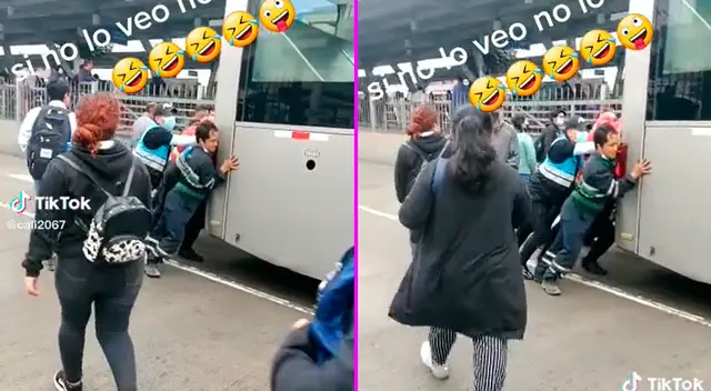 Los pasajeros tuvieron que salir del bus para ayudar a empujarlo. Los pasajeros tuvieron que salir del bus para ayudar a empujarlo.