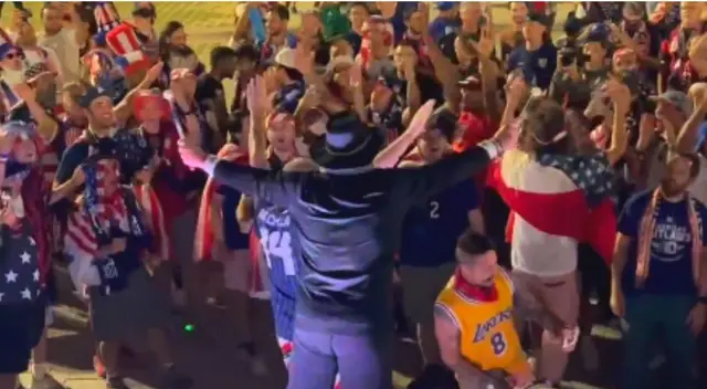 hinchada de Estados Unidos tiene fe que su selección salga victorioso ante los ingleses.