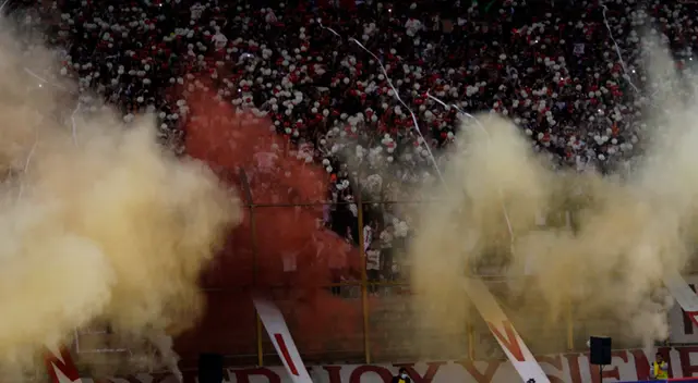 Universitario llevó más gente en os estadios de la Liga 1. Universitario llevó más gente en os estadios de la Liga 1.