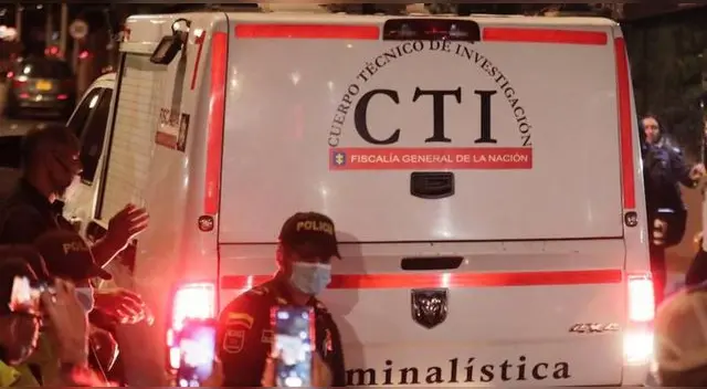 El padre de familia encontró a su único hijo muerto en su casa, quedó en 'shock' y falleció en Colombia.