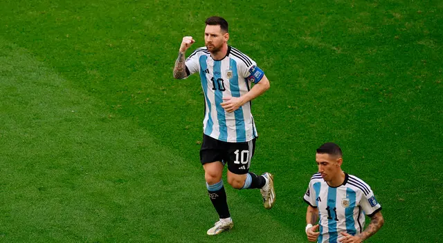 Lionel Messi anota el primer tanto.