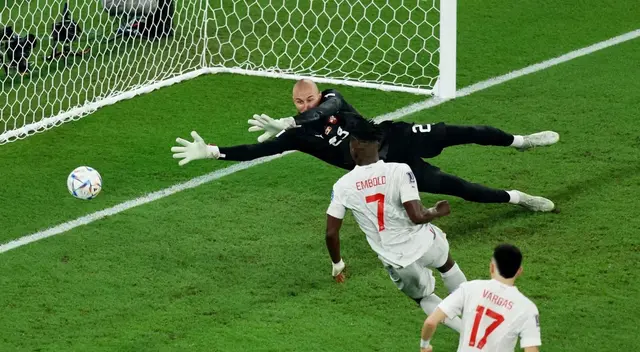 En un partido dramático la selección de Suiza logró su clasificación a octavos de final. En un partido dramático la selección de Suiza logró su clasificación a octavos de final.