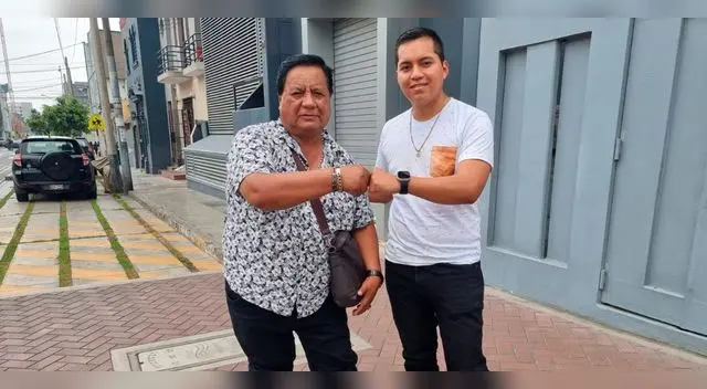 Los dos aman el canto.