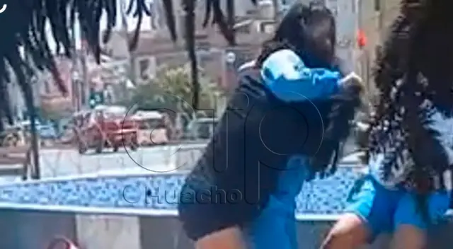 Pelea en los exteriores de la I.E. Luis Fabio Xammar.