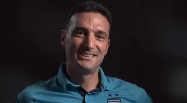 Lionel Scaloni llora por hablar de la gente de Argentina.