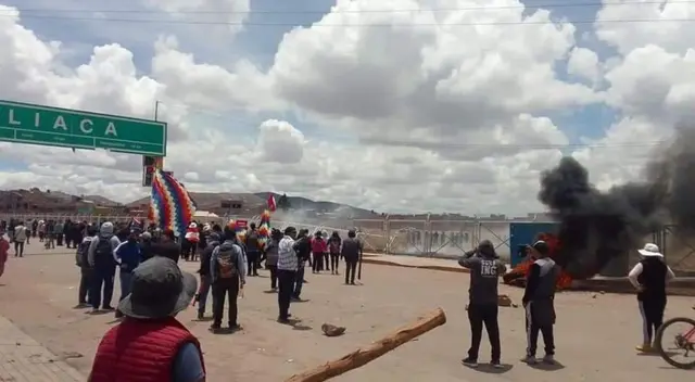 Los manifestantes destruyeron una parte de las rejas del cero perímetro del terminal aéreo.