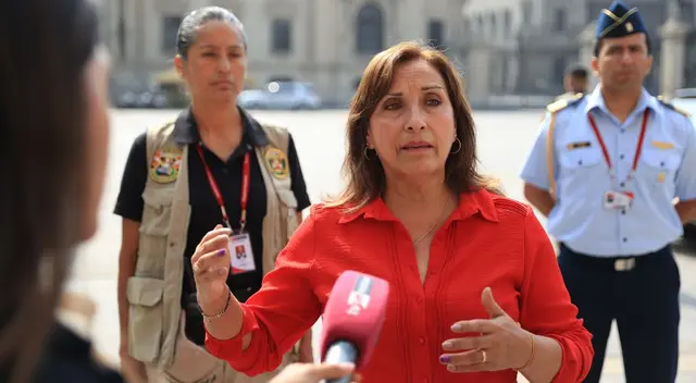 Los manifestantes piden el cierre del Congreso y la renuncia de la actual jefa de Estado. Los manifestantes piden el cierre del Congreso y la renuncia de la actual jefa de Estado.